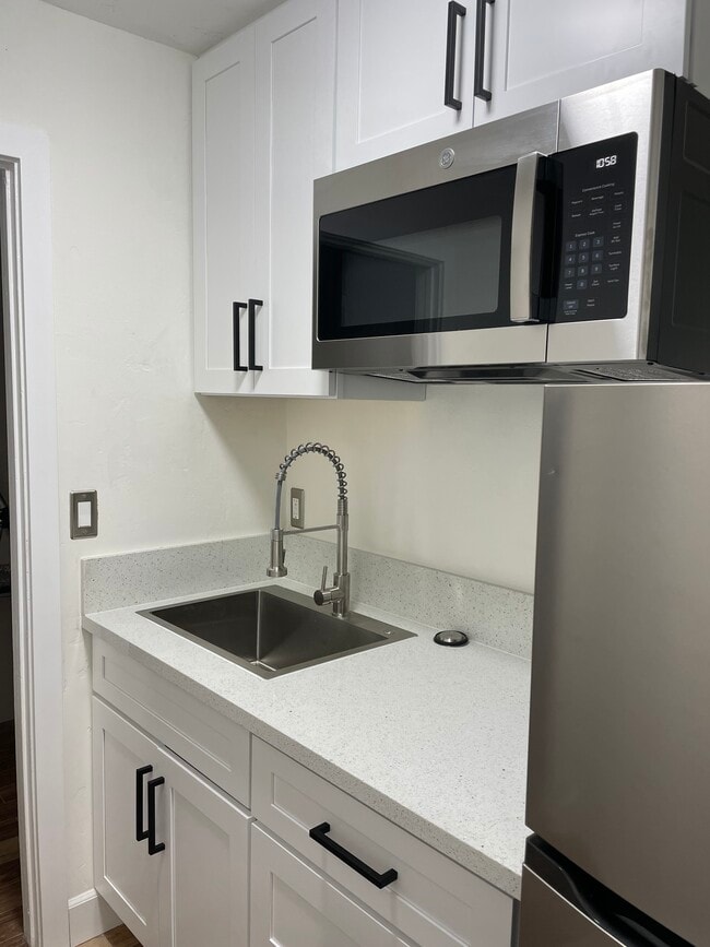 Photo - 26138 Jesmond Dene Rd