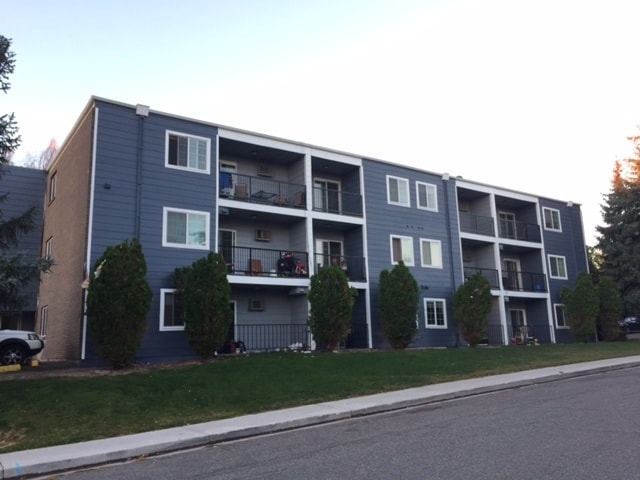 Photo - 1829 Warren Ave