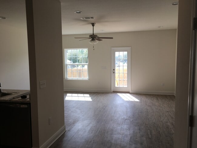 Photo - 127 Iron Horse Dr W