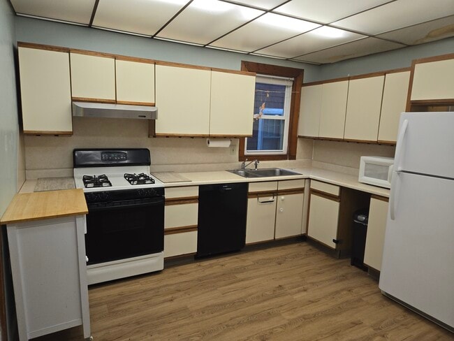 Kitchen - 80 Orchard St Unit Apt 1