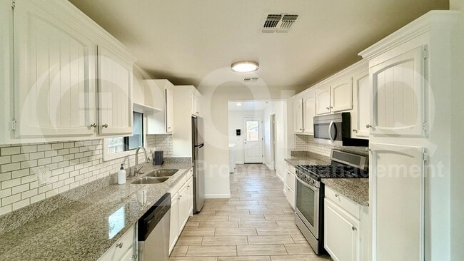 Photo - 1922 W Jefferson St