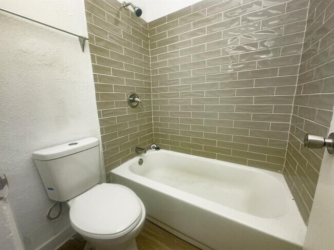 Photo - 4500 Witham Ln Unidad 101