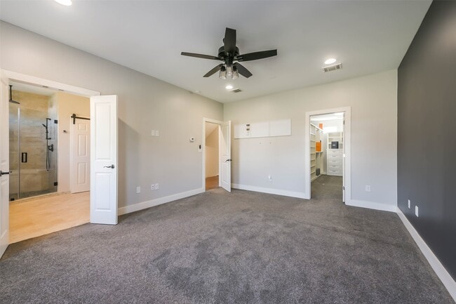 Building Photo - 2422 Hadley St