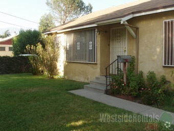 Front of House - 2521 Lawrence Ave Rental