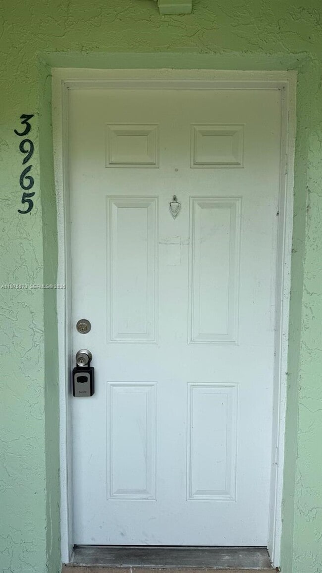 Building Photo - 3965 NW 87th Ave Unit 3965