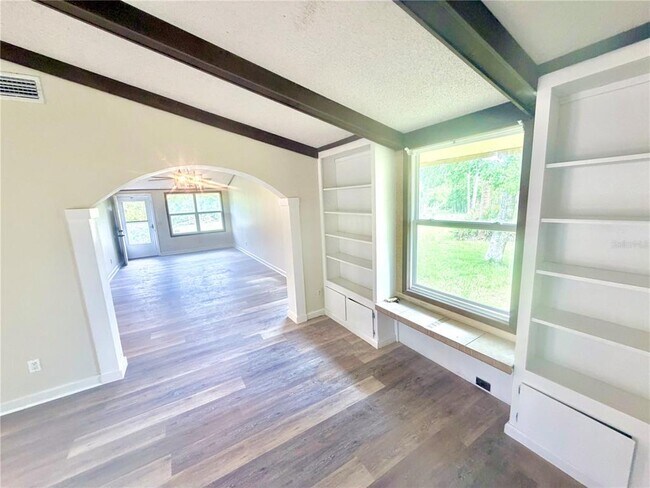 375 Pine Woods Rd