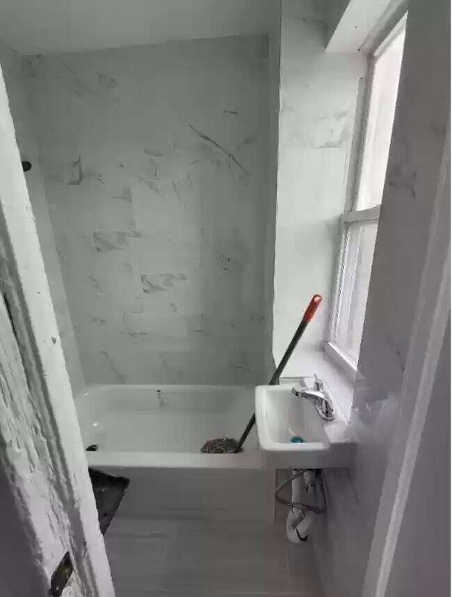 Photo - 80 W 18th St