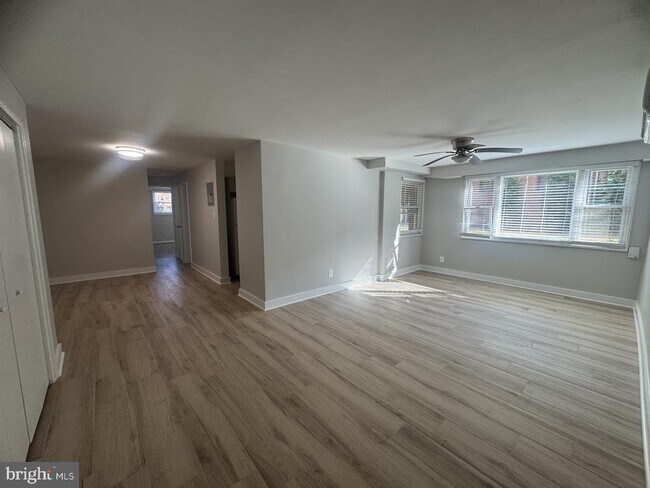 Photo - 500 S Courthouse Rd Unit 1