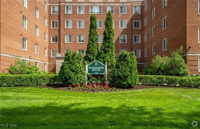 Building Photo - 19425 Van Aken Blvd Unit 412 Rental