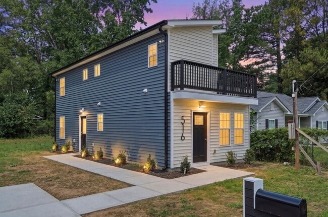 Building Photo - 516 Singletary St SE