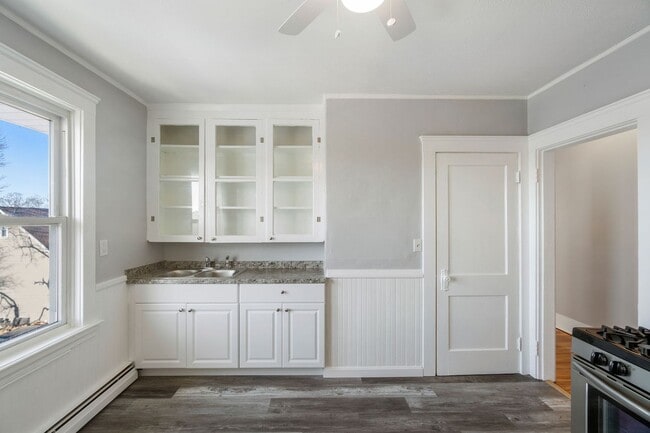 Photo - 508 Lonsdale Ave Unit 3R