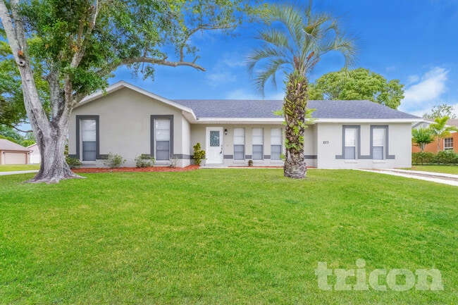 Building Photo - 823 Balsamwood Ln