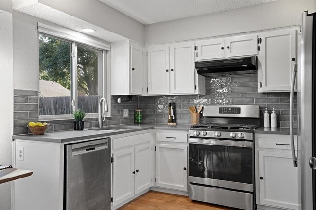 Photo - 3805 Tamil St