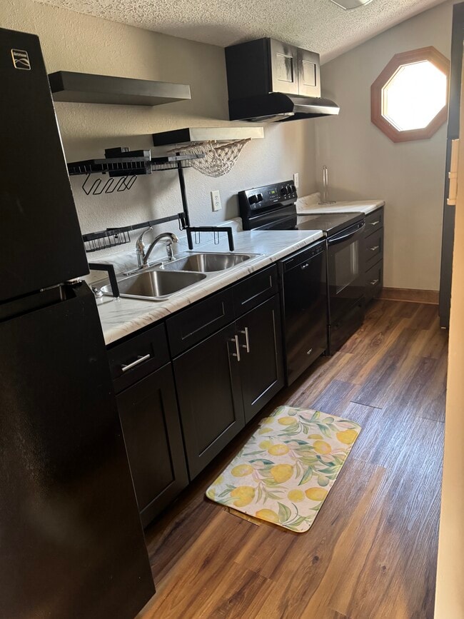 Galley Kitchen. Newly Remodeled. - 121 S Hellier St Unit 1