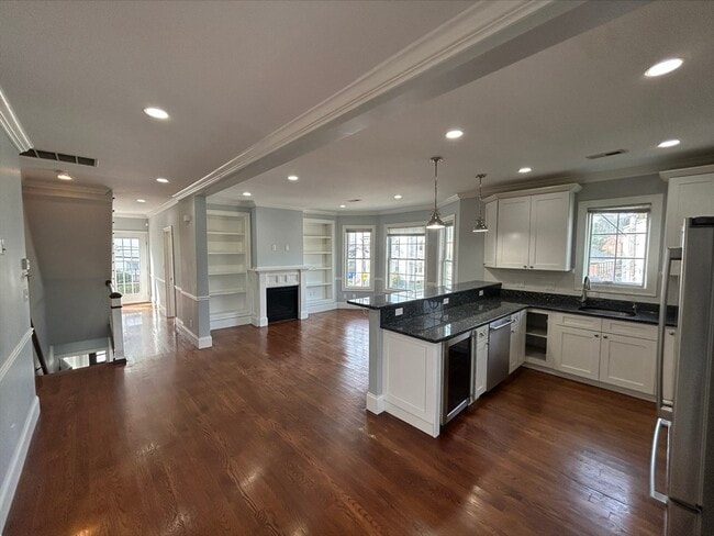 Building Photo - 4 Langley Rd Unit 2