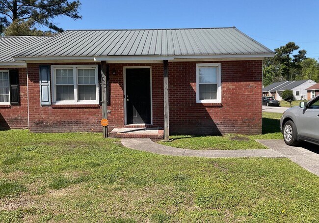Cozy 2 Bedroom Duplex-1700 Wine Press Ct. - Cozy 2 Bedroom Duplex-1700 Wine Press Ct.