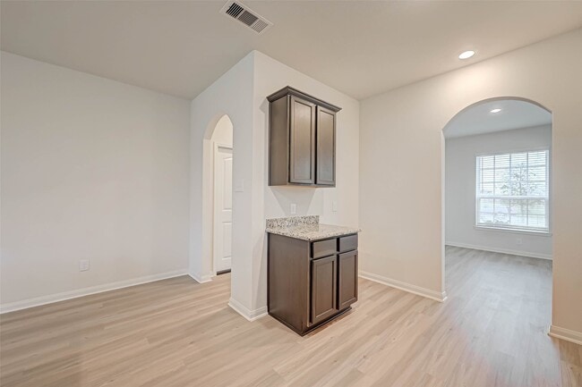 Building Photo - 305 Wayne County Dr