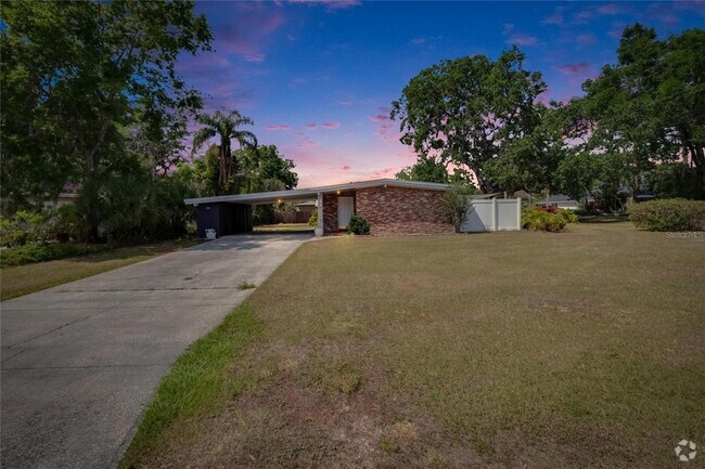 Building Photo - 802 W Russell Dr Rental
