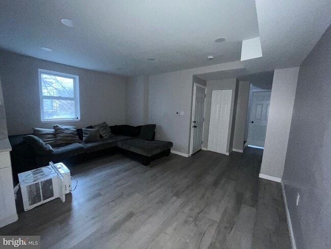 Photo - 6413 Buist Ave