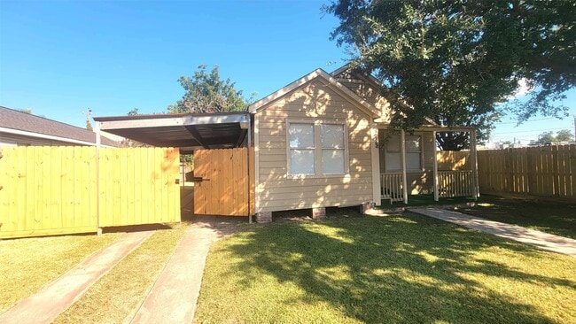 Photo - 1016 N Commerce St