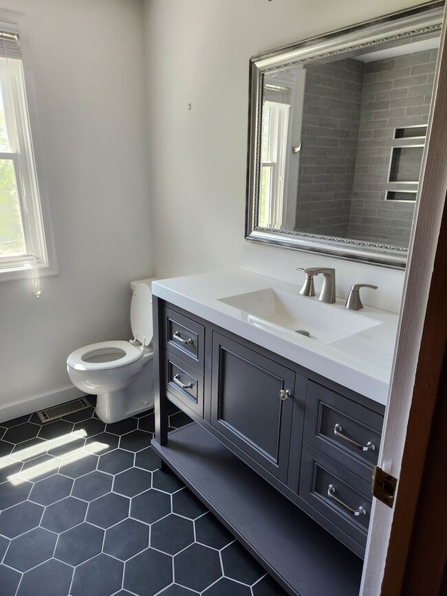 Photo - 5901 Charles St