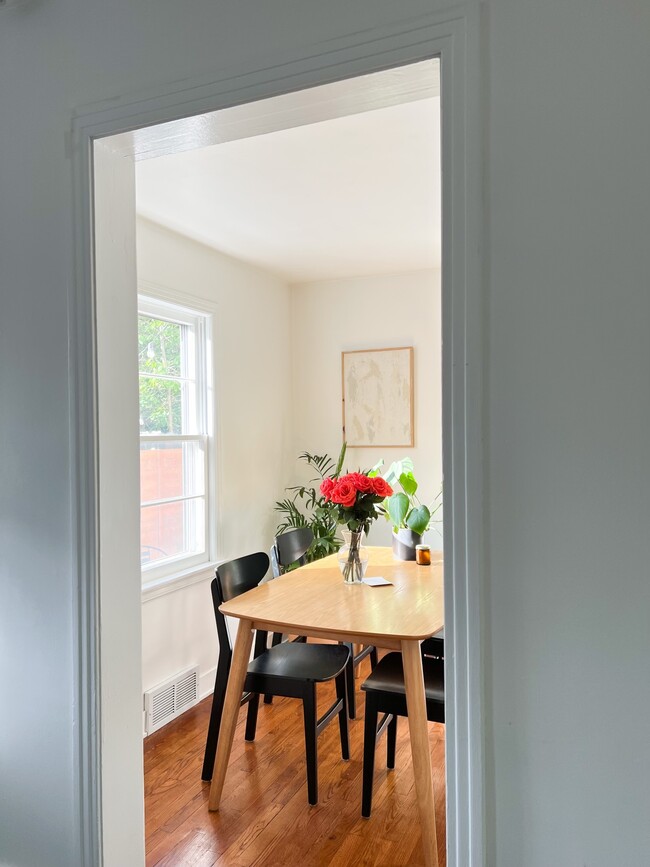 Photo - 4218 Saint Clair St