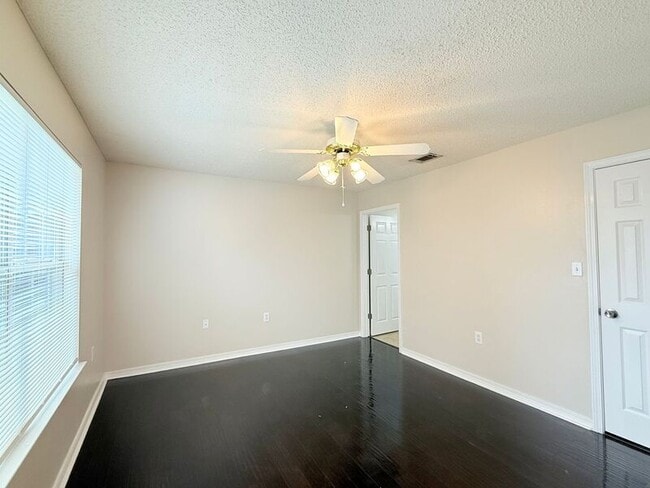 Photo - 437 Hilburn Ln
