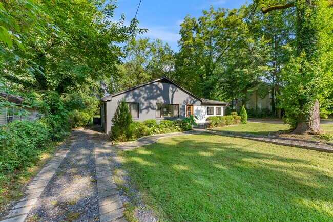 Photo - 2874 Grand Ave SW