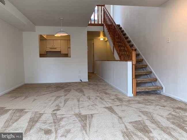 Building Photo - 1211 Locust St Rental