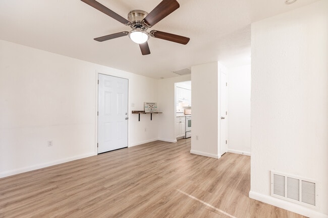 Photo - 1611 Florence Ave Unidad B