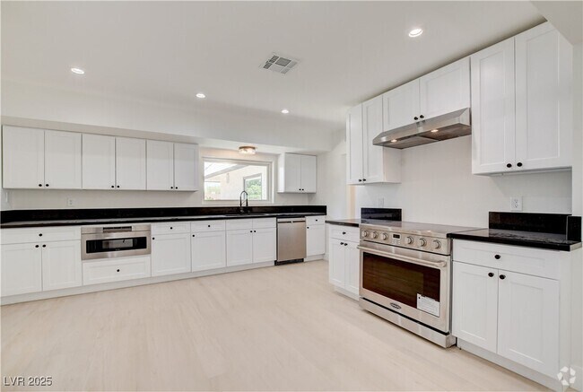 Building Photo - 3962 Euclid St Rental