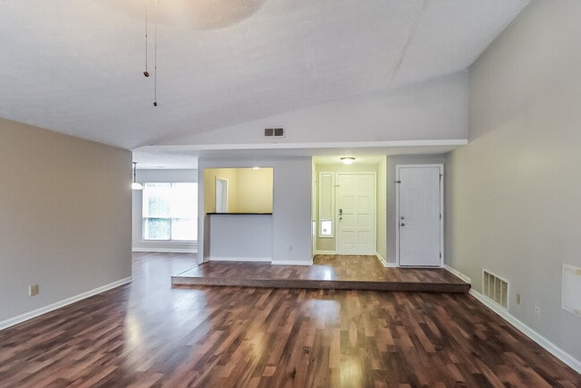 Photo - 2468 Mistletoe Ln SW