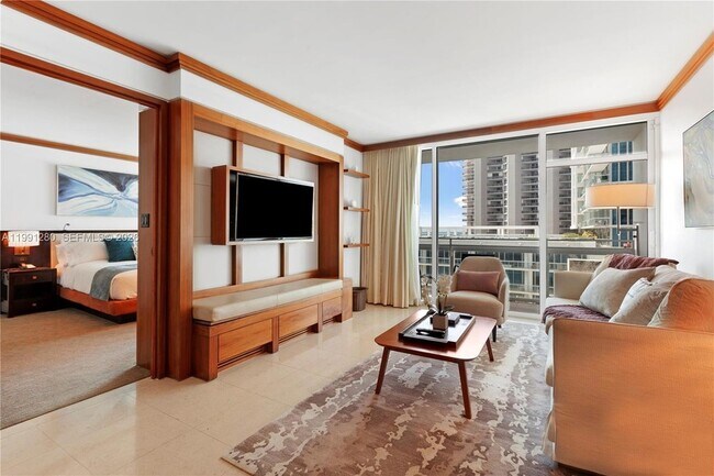 Photo - 6801 Collins Ave Unidad 711 Door  710