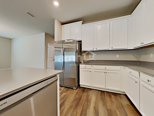 Photo - 194 Edge Park Trl