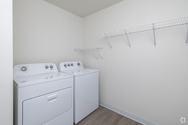 1BR, 1BA - 705SF - Laundry
