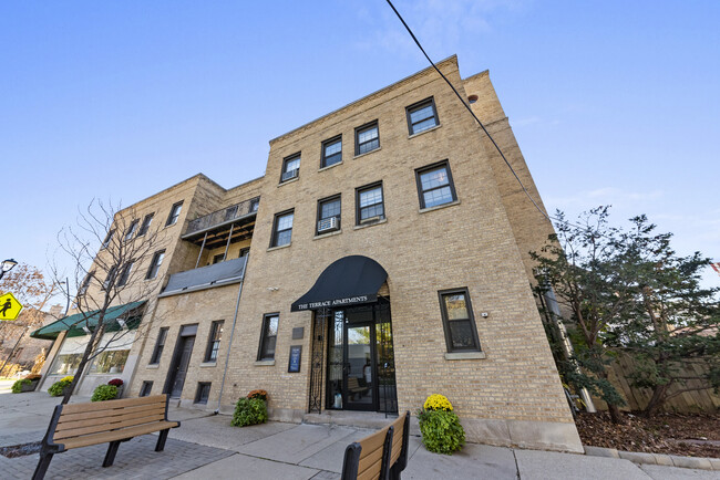 Building Photo - 447 Roger Williams Ave Rental