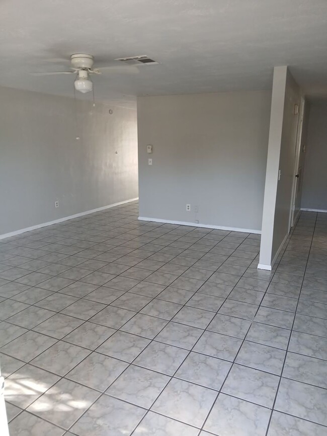 Photo - Updated 2 Bed / 2 Bath Home for Rent – Nea...