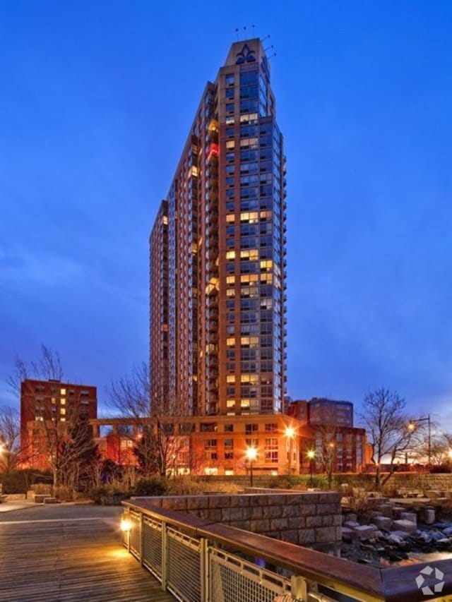Building Photo - Avalon Riverview South Tower Rental