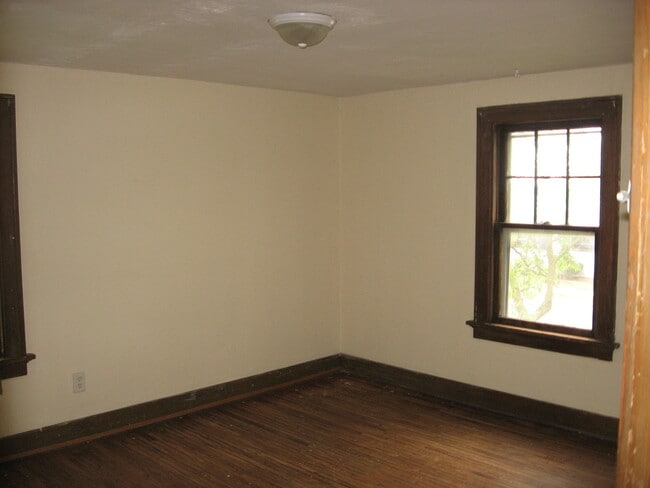 Photo - 419 E Pettit Ave