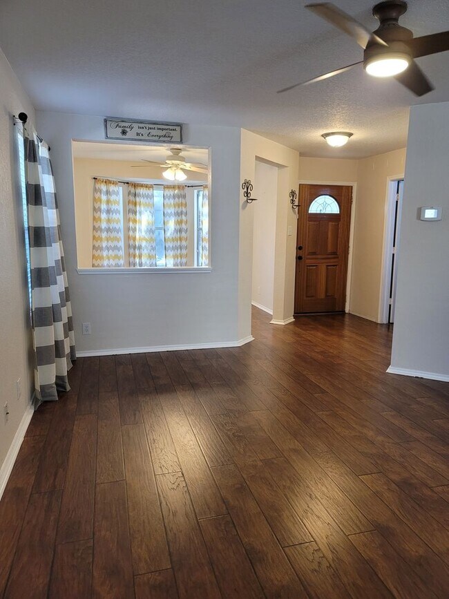Photo - Spacious 3BR 2BA 1 Car Garage