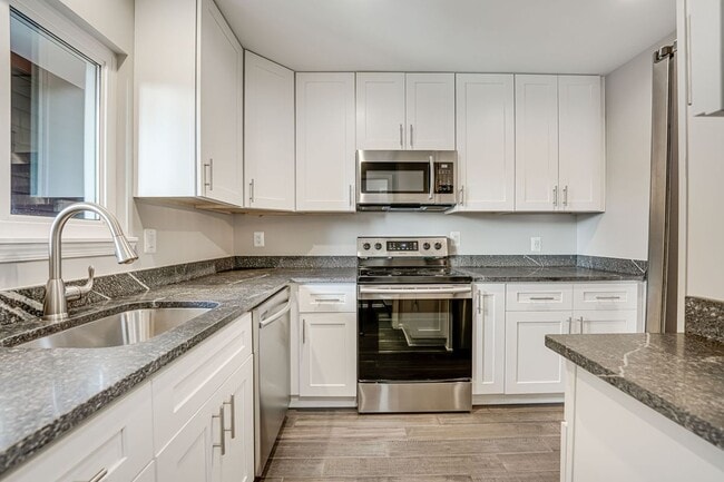 Photo - 2815 Lee Oaks Ct