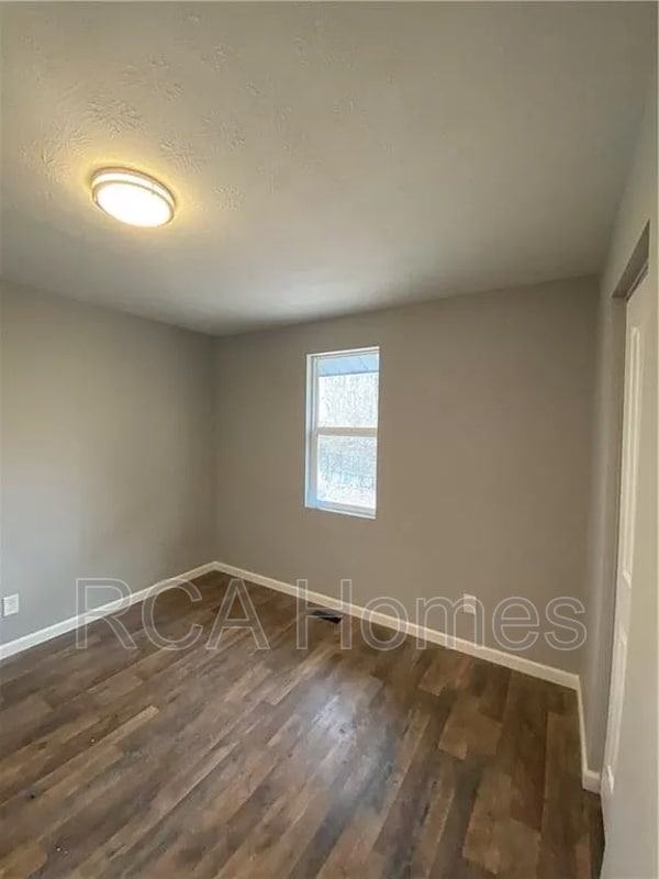 Photo - 834 W 26th St