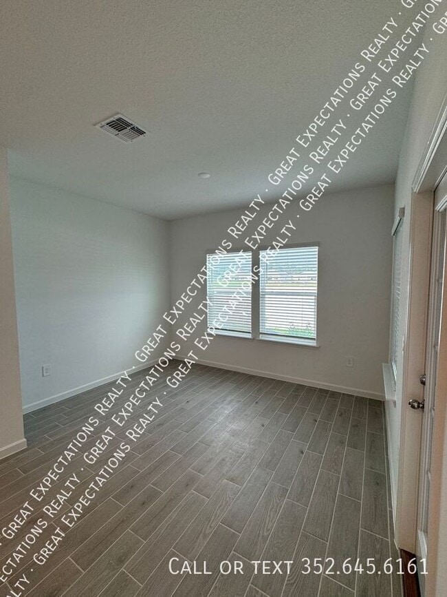 Photo - 3964 NE 33rd Ave