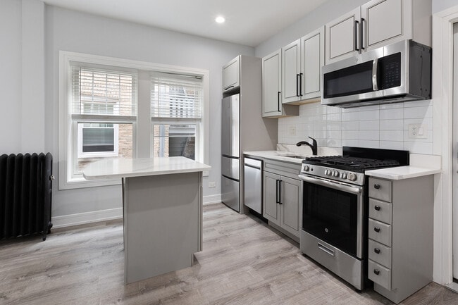 Photo - 1063 W Glenlake Ave Unit 1S