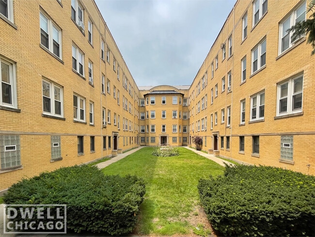 Photo - 6526 N Lakewood Ave Unit 1