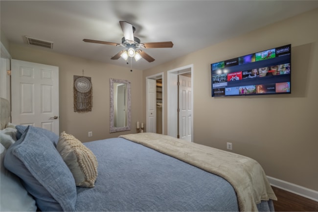 Photo - 10428 Exeter Rd