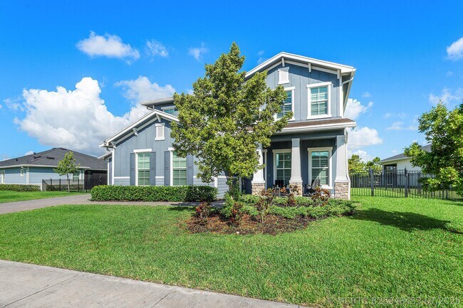 981 Castaway Ct