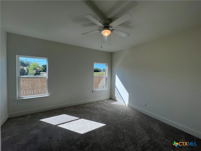 Building Photo - 1810 Royal Loop Rental
