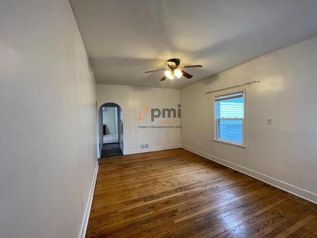 Photo - 4915 Linden Ave