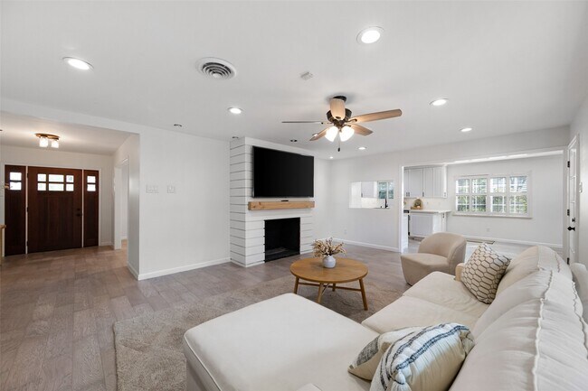 Photo - 5315 Rutherglenn Dr